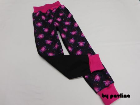 Dívčí zimní rostoucí softshellové kalhoty  - Motýlci s černou