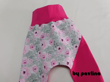 Dívčí jarní - podzimní softshellové kalhoty/baggy - Malinové s růžičkami