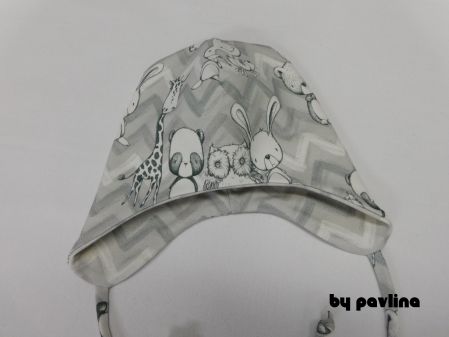 Dětská čepka na zavazování - Zvířátka na šedém chevronu 2