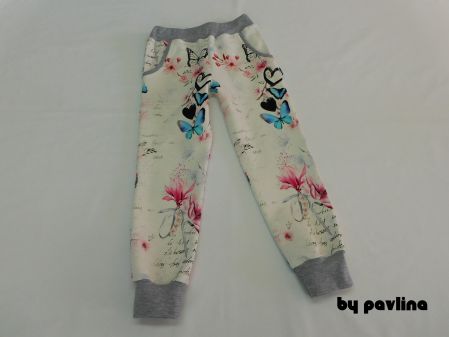 Dívčí tepláky - Motýli a písmo