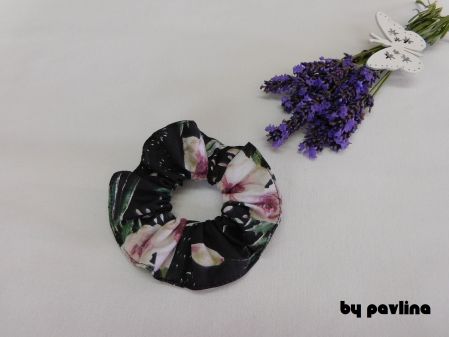 Gumička do vlasů / scrunchies - Zahrádka na černé