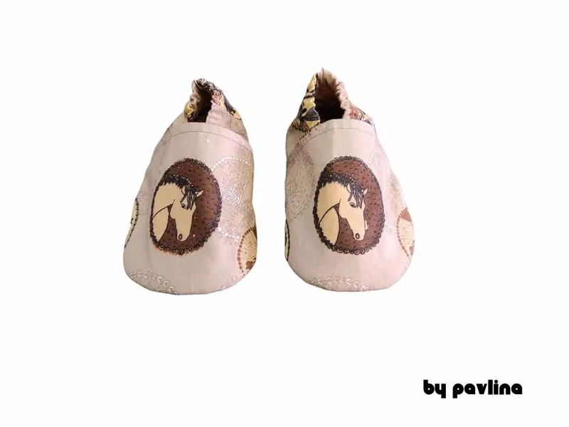 Dětské capáčky s protiskluzem - Koně na camel