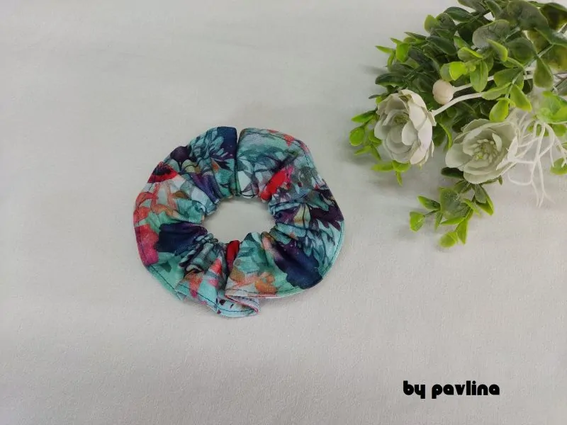 Gumička do vlasů / scrunchies - Akvarelové kvítí