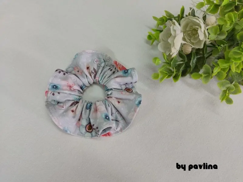 Gumička do vlasů / scrunchies - Ptáčci na šedé