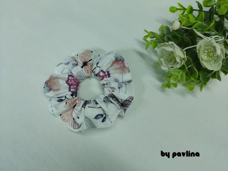 Gumička do vlasů / scrunchies - Motýlci