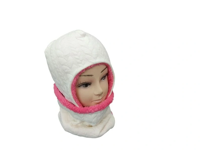 Dívčí zimní čepice - Smetanové copánky 2