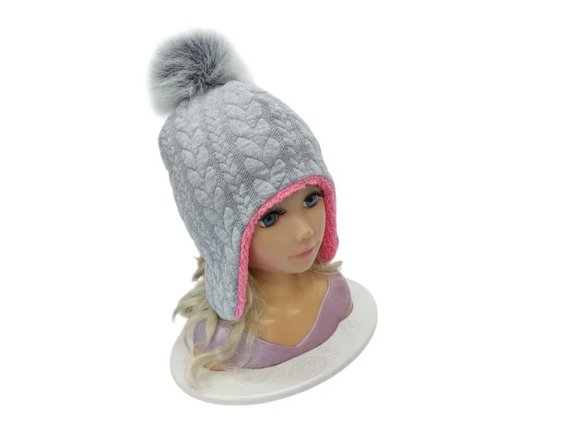 Dívčí zimní čepice s bambulí - Šedé copánky 2