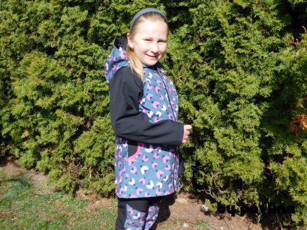 Dívčí softshellová bunda - Berušky s černou