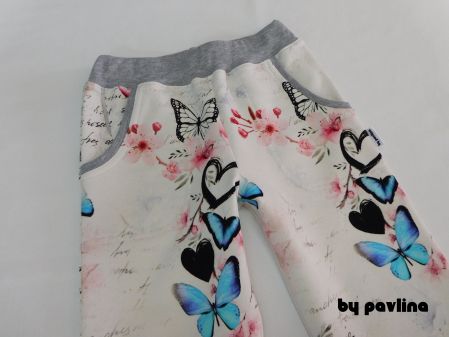 Dívčí tepláky - Motýli a písmo