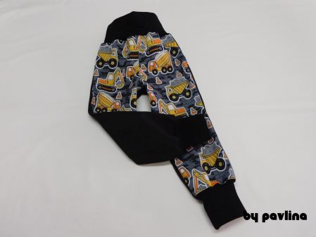 Chlapecké zimní rostoucí softshellové kalhoty - Stavební stroje žl. + černá