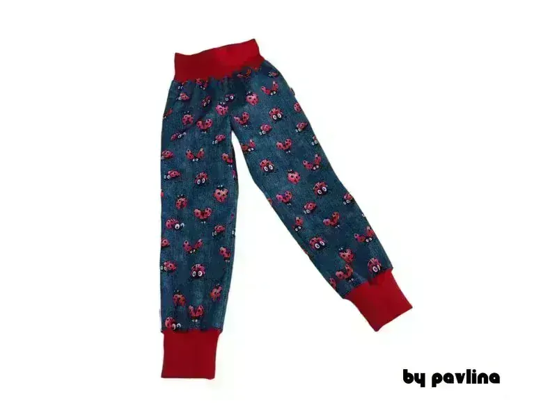 Dívčí jarní - podzimní rostoucí softshellové kalhoty - Červené berušky