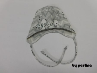 Dětská čepka na zavazování - Zvířátka na šedém chevronu 2